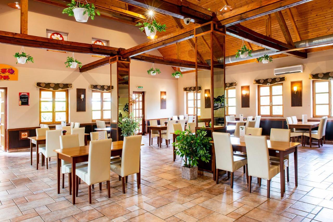 Gastland M0 Hotel & Conference Center Szigetszentmiklós 外观 照片