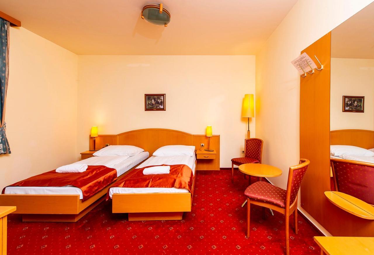 Gastland M0 Hotel & Conference Center Szigetszentmiklós 外观 照片