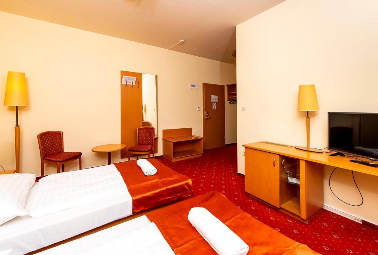 Gastland M0 Hotel & Conference Center Szigetszentmiklós 外观 照片