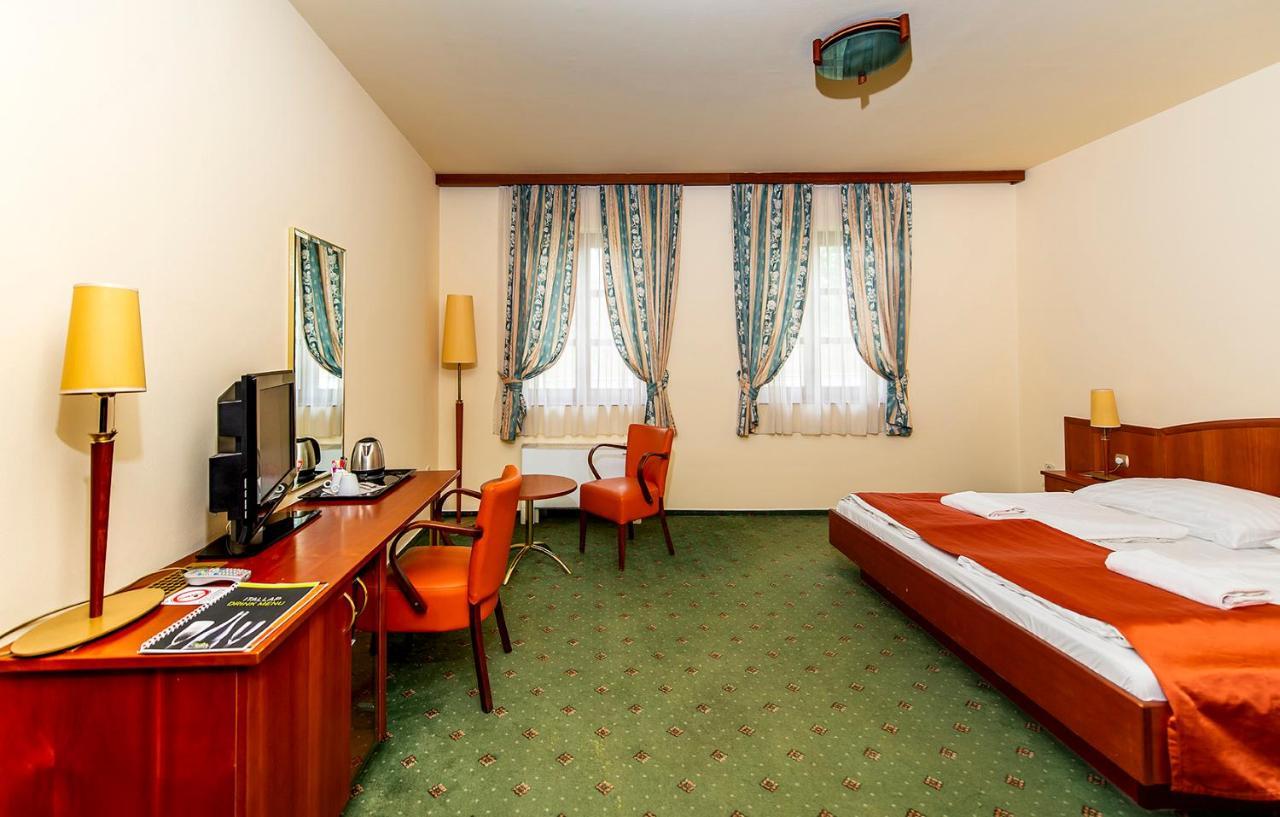Gastland M0 Hotel & Conference Center Szigetszentmiklós 外观 照片