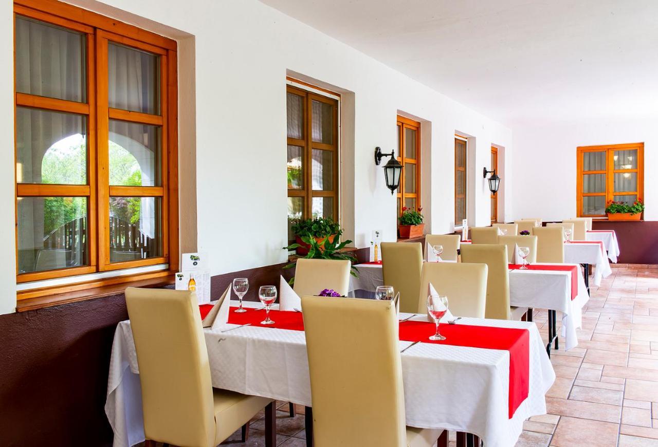 Gastland M0 Hotel & Conference Center Szigetszentmiklós 外观 照片