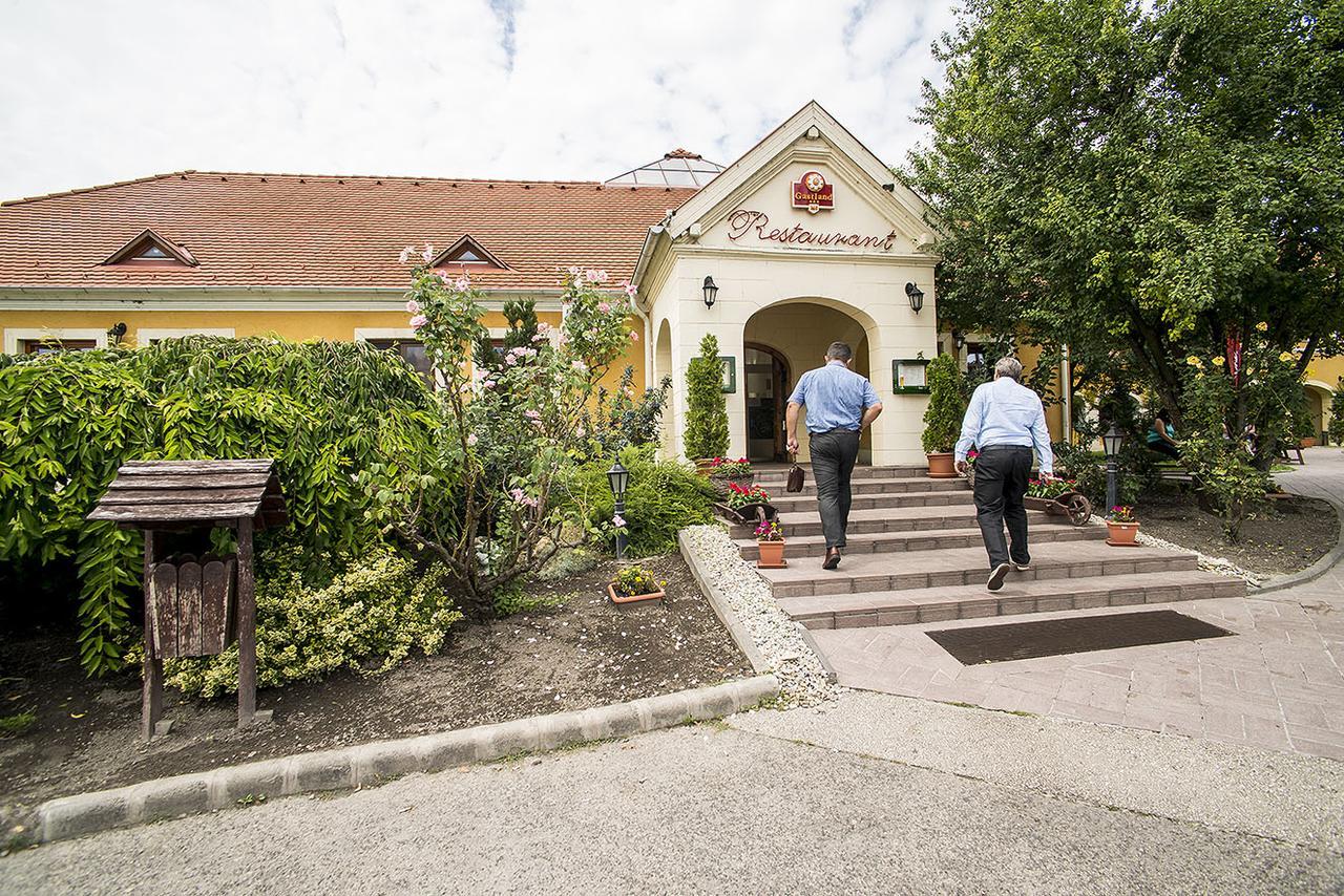 Gastland M0 Hotel & Conference Center Szigetszentmiklós 外观 照片
