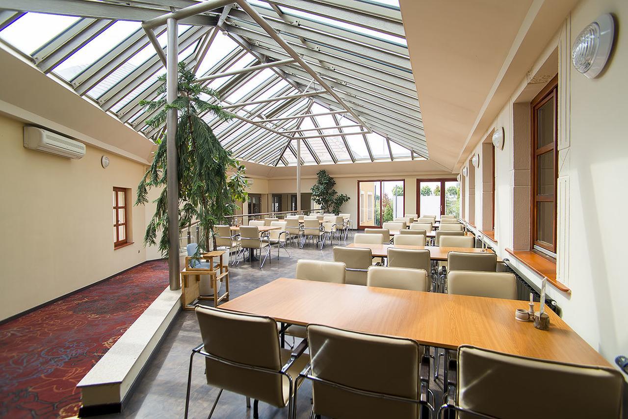 Gastland M0 Hotel & Conference Center Szigetszentmiklós 外观 照片