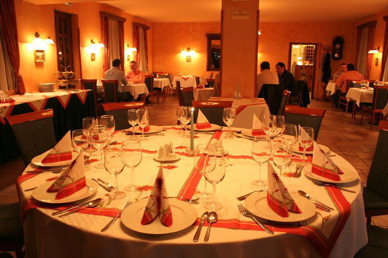 Gastland M0 Hotel & Conference Center Szigetszentmiklós 餐厅 照片